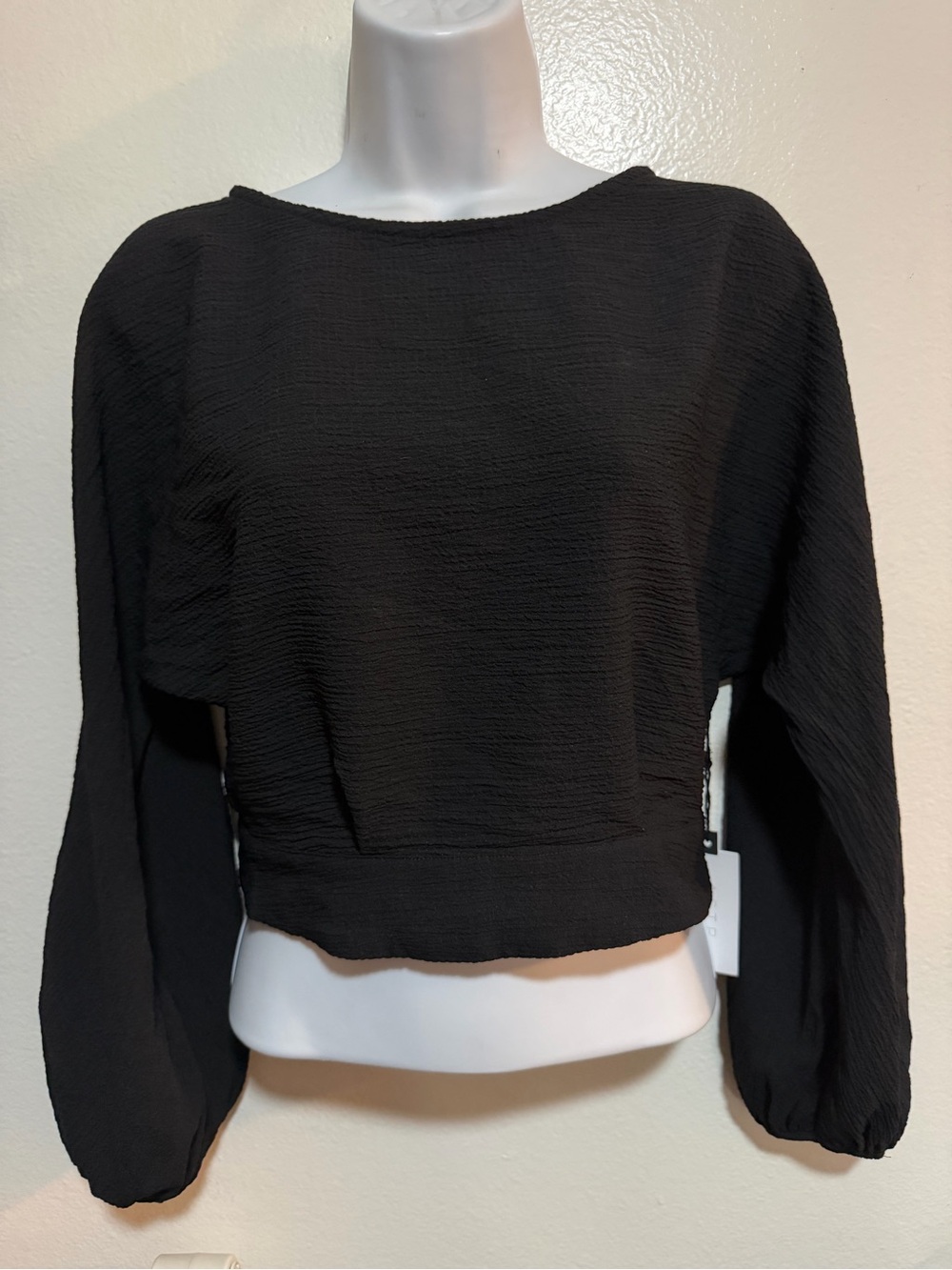 Astr Black Textured Balloon-Sleeve Cropped Shirt
